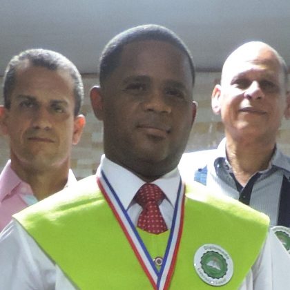 GRADUADO CON HONOR DIPLOMADO EN LIDERAZGO LOCAL